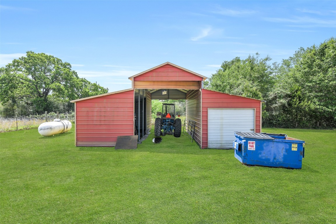 41545 Farm To Market 3346 Hempstead, TX 77445 - Photo 37 of 49 a backyard of a house with table and sofas