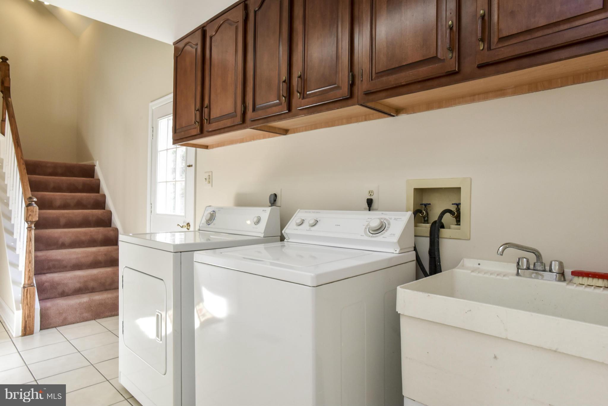 9723 Middleton Ridge Road Vienna, VA 22182 - Photo 13 of 30 Laundry/Mud Room off Kitchen