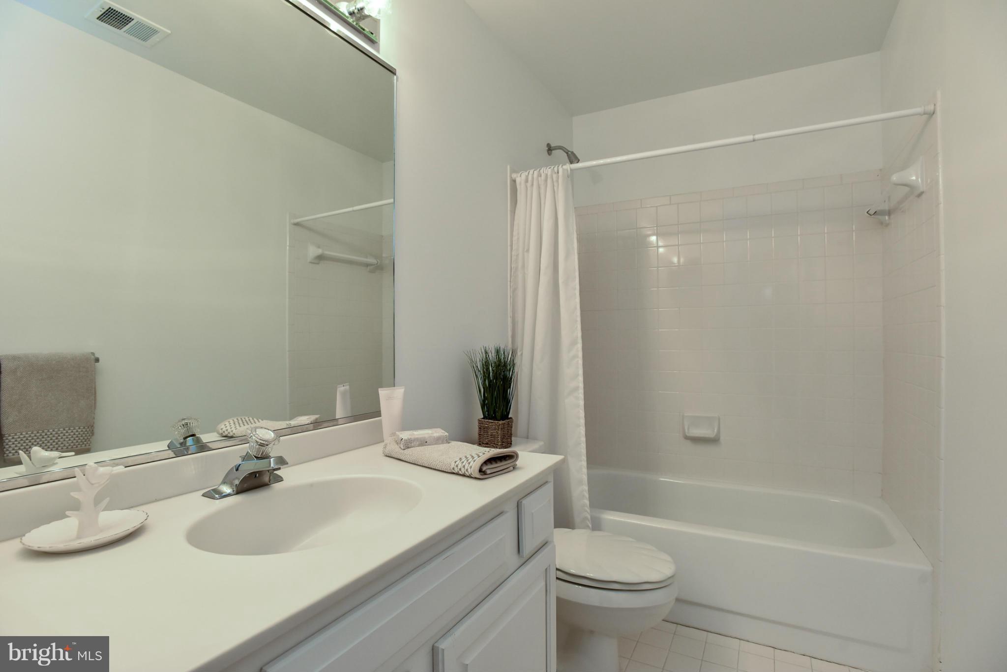 9723 Middleton Ridge Road Vienna, VA 22182 - Photo 20 of 30 Hall Bathroom