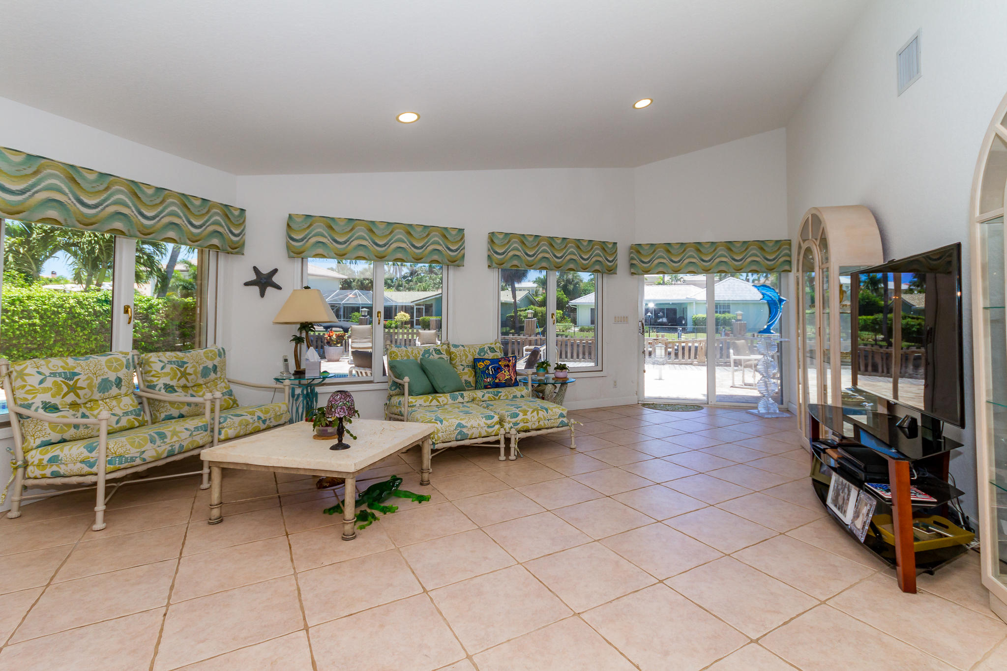550 Phillips Drive Boca Raton, FL 33432 - Photo 12 of 35 550 Phillips Drive - Boca Raton-14