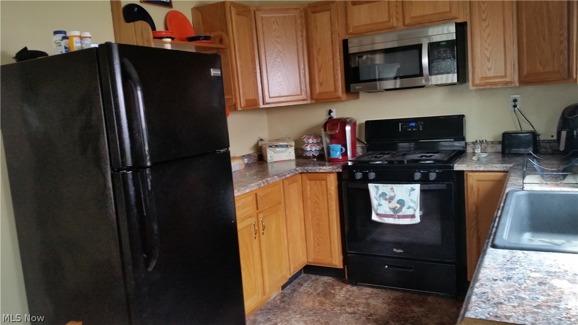 910 Plutus Avenue Chester, WV 26034 - Photo 2 of 9
