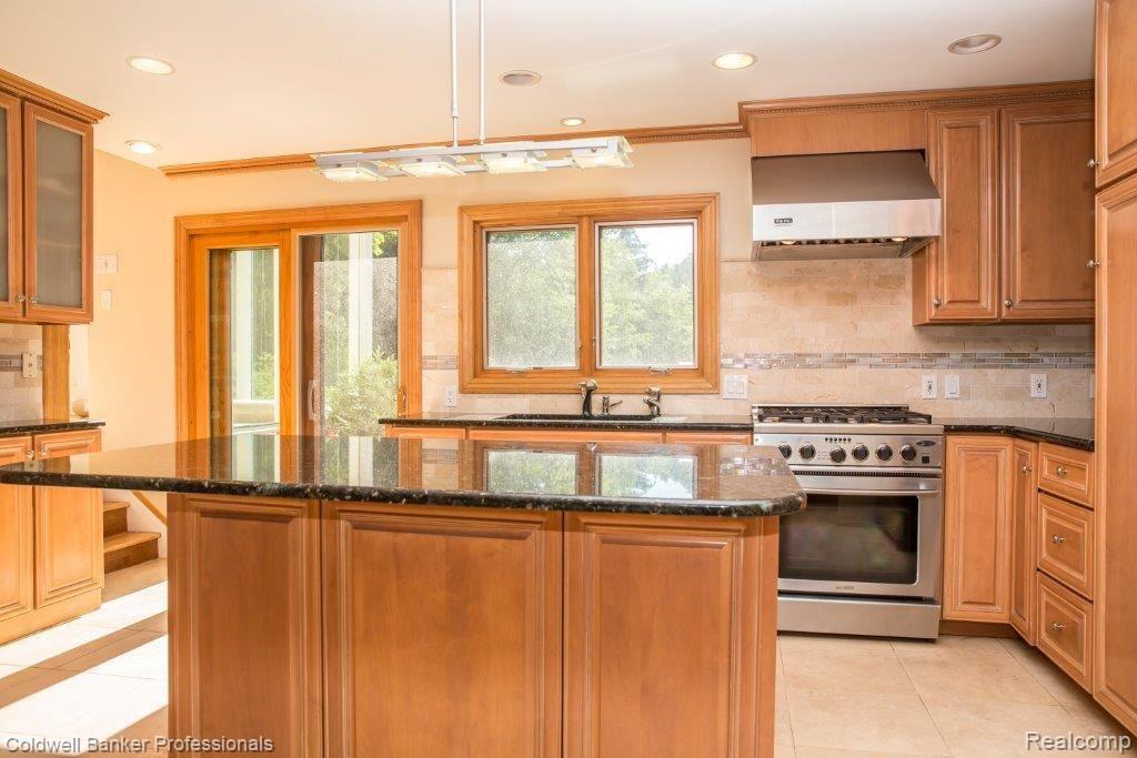 5720 Lost Lane Rochester, MI 48306 - Photo 10 of 42 GZ2A6217.jpg