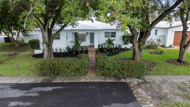 $699,000 | 327 Southeast 2nd Avenue, Dania Beach, FL 33004