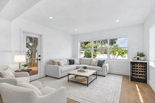 $699,000 | 327 Southeast 2nd Avenue, Dania Beach, FL 33004