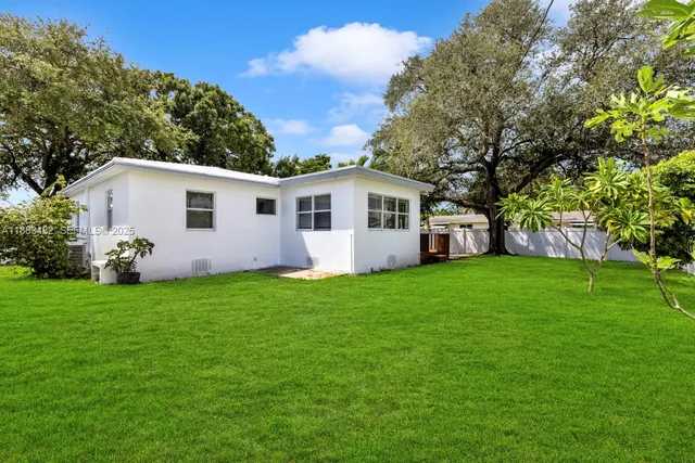 $699,000 | 327 Southeast 2nd Avenue, Dania Beach, FL 33004