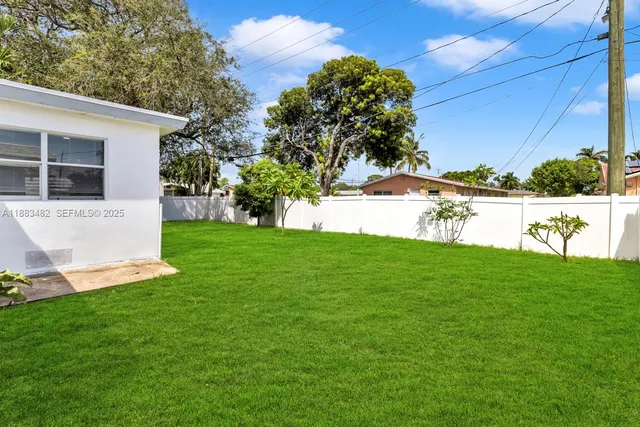 $699,000 | 327 Southeast 2nd Avenue, Dania Beach, FL 33004