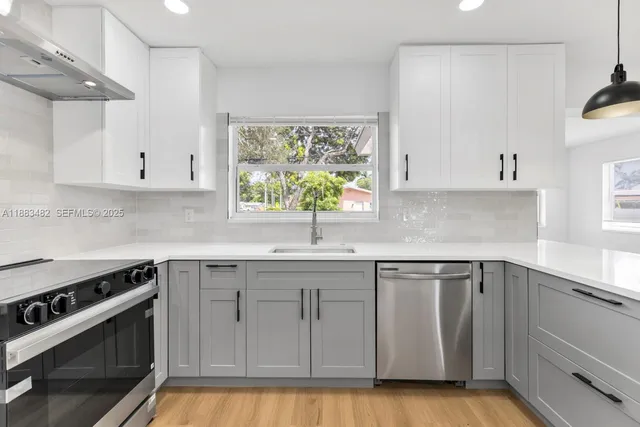 $699,000 | 327 Southeast 2nd Avenue, Dania Beach, FL 33004