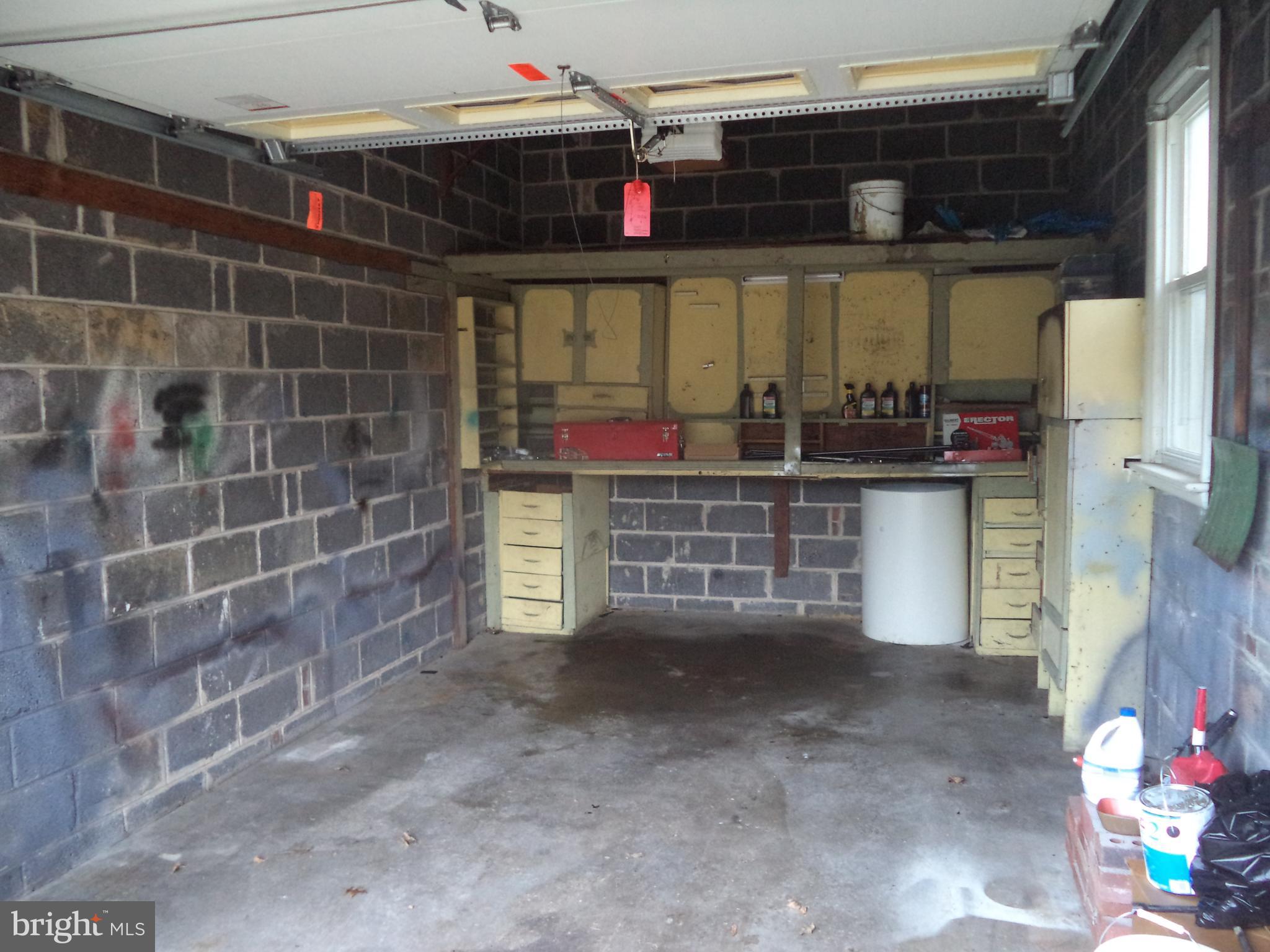 12016 Elmore Road Philadelphia, PA 19154 - Photo 7 of 35 Garage