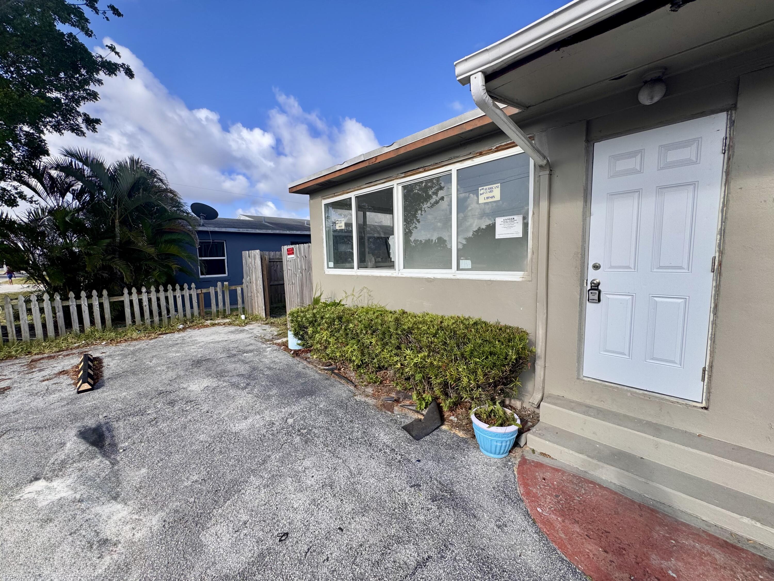 2513 Avenue East Riviera Beach, FL 33404 - Photo 1 of 11 IMG_8770