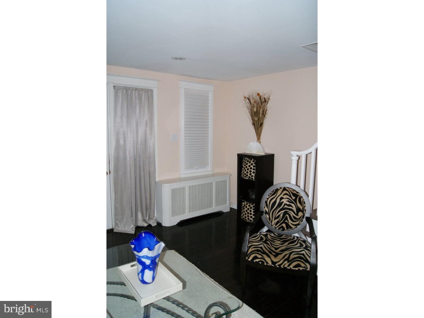 7705 Temple Road Philadelphia, PA 19150 - Photo 4 of 25 Living Room