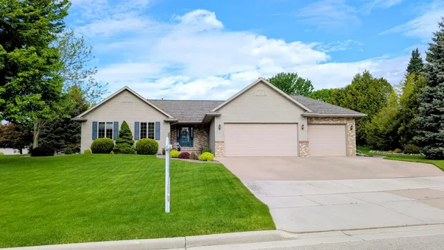 $405,000 | 914 Driftwood Drive, Brillion, WI 54110