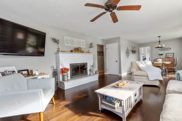 $389,000 | 118 West Reader Street, Elburn, IL 60119