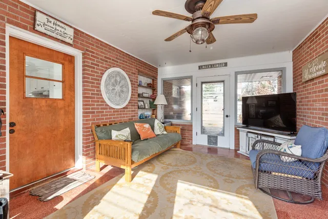 $389,000 | 118 West Reader Street, Elburn, IL 60119