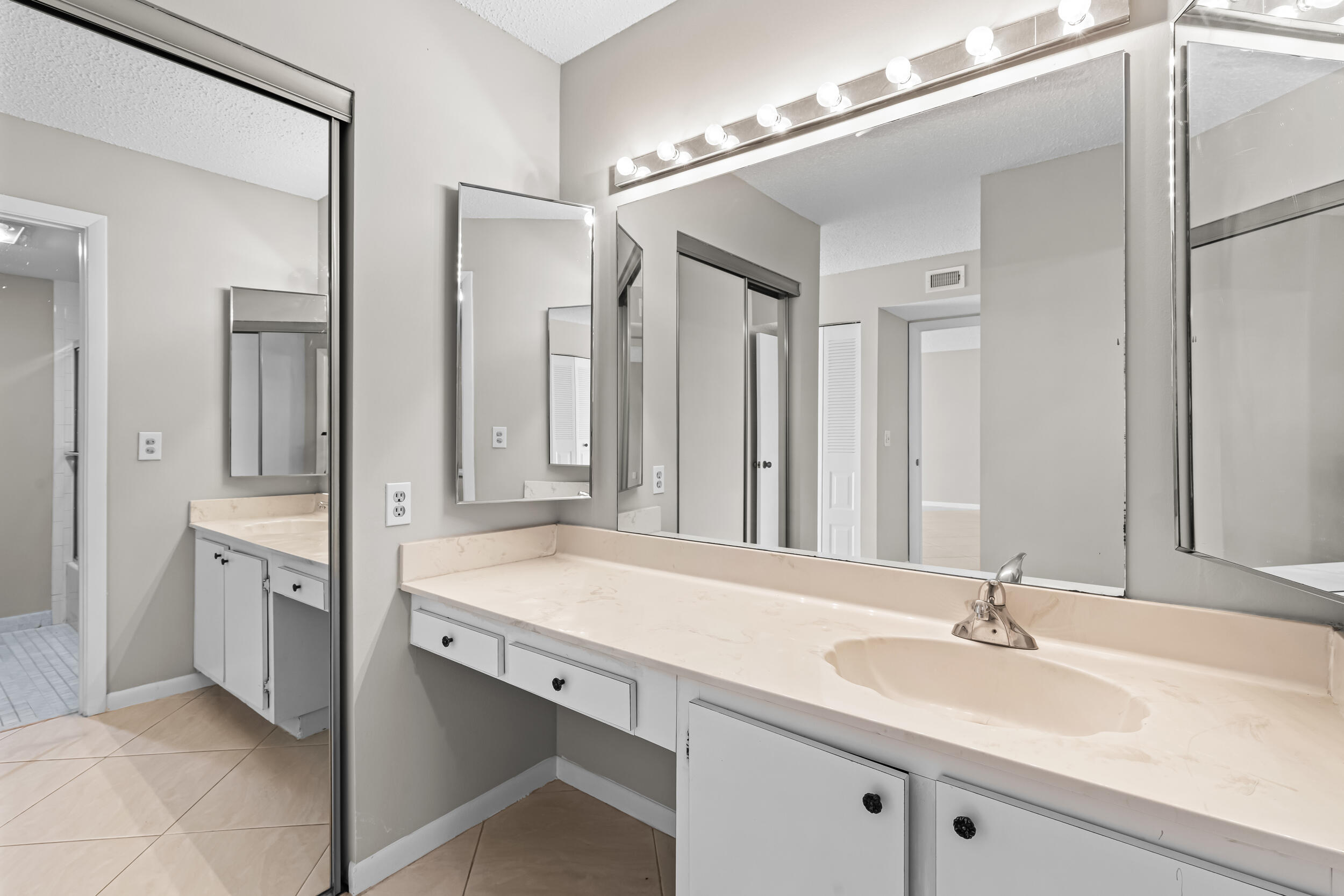 9270 Vista Del Lago, Unit E27 Boca Raton, FL 33428 - Photo 10 of 19 1z3a9955