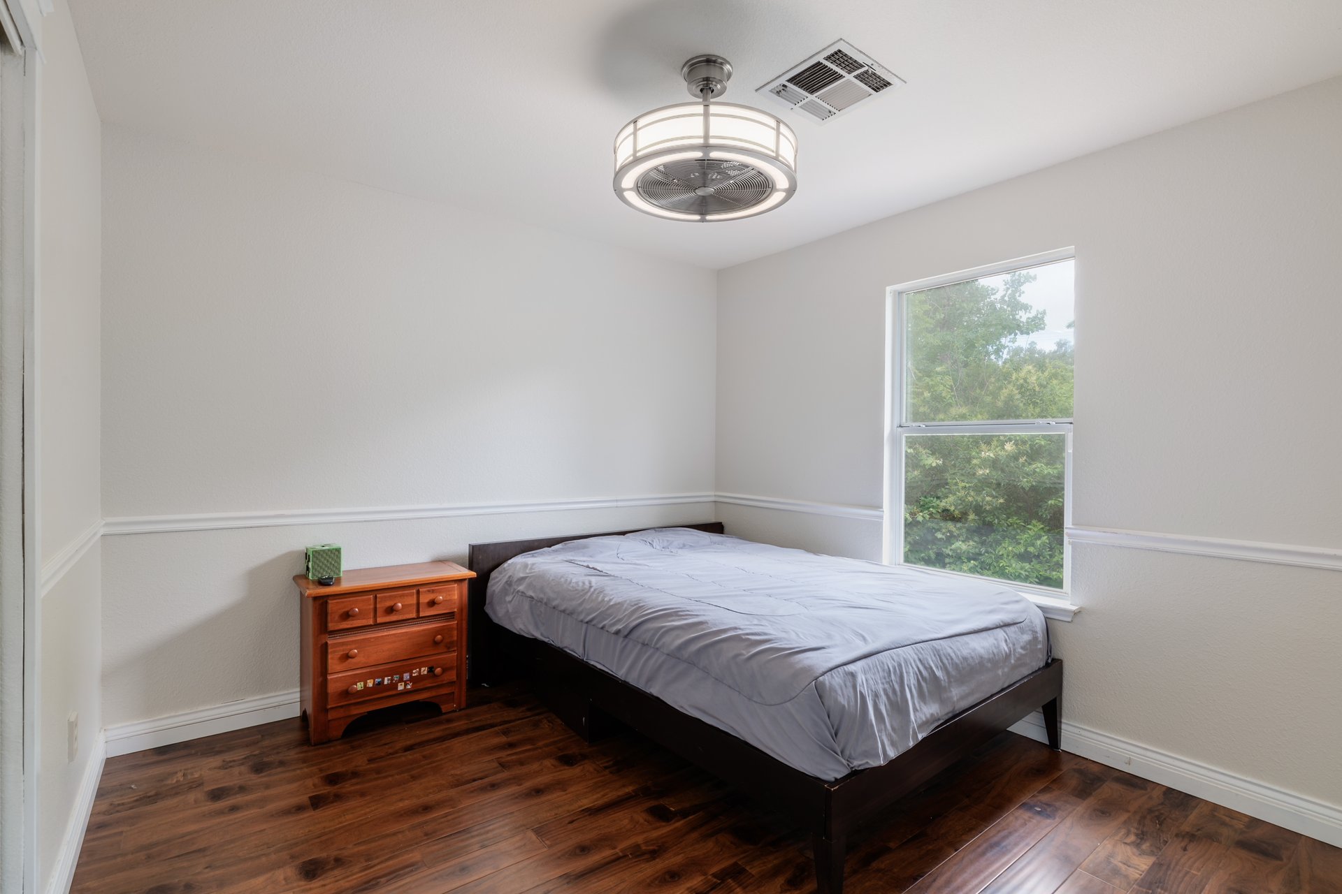 7000 Bending Oak Road Austin, TX 78749 - Photo 24 of 39 a bedroom with a bed and window