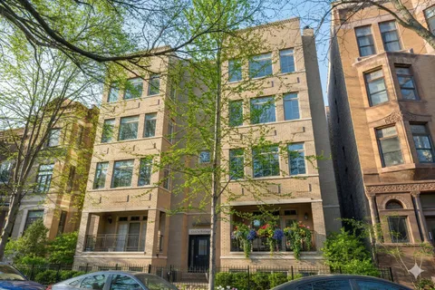 $1,275,000 | 630 West Wellington Avenue, Unit 1E, Chicago, IL 60657
