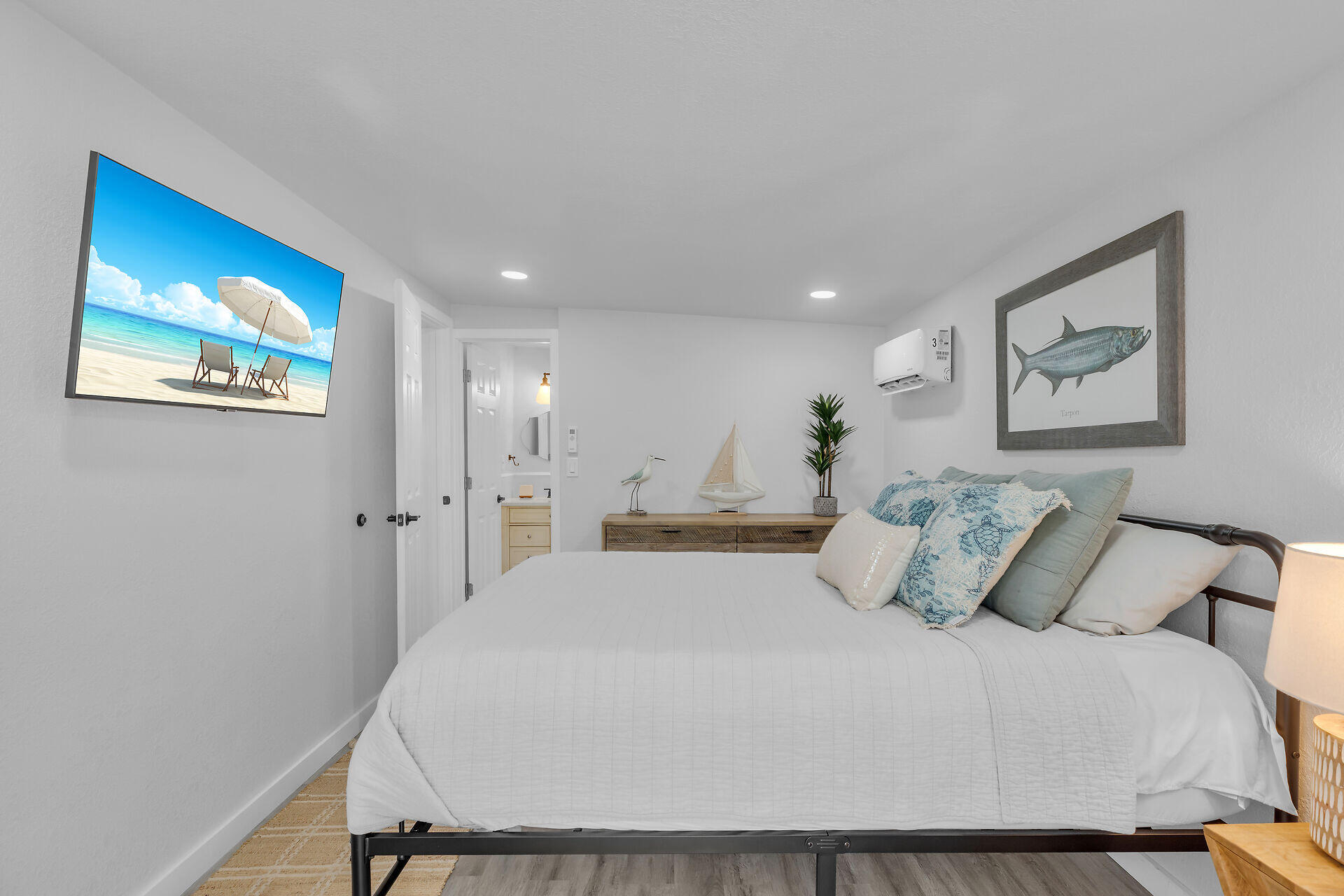 553 Oldsmar Lane Key Largo, FL 33037 - Photo 41 of 48 a bedroom with a bed and painting on the wall