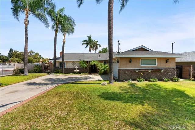 a view of a house with swimming pool and a yard