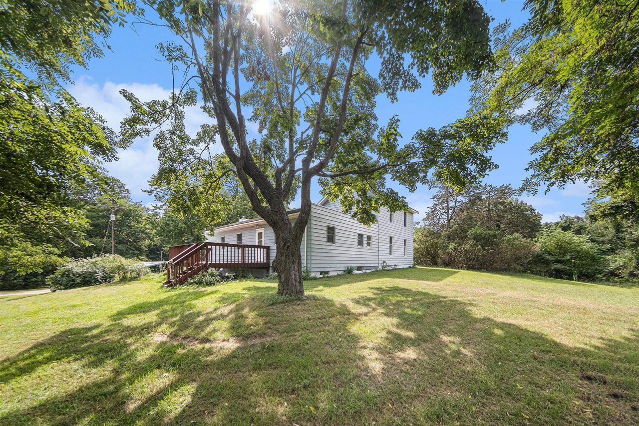 10501 Hadley Road Gregory, MI 48137 - Photo 3 of 37