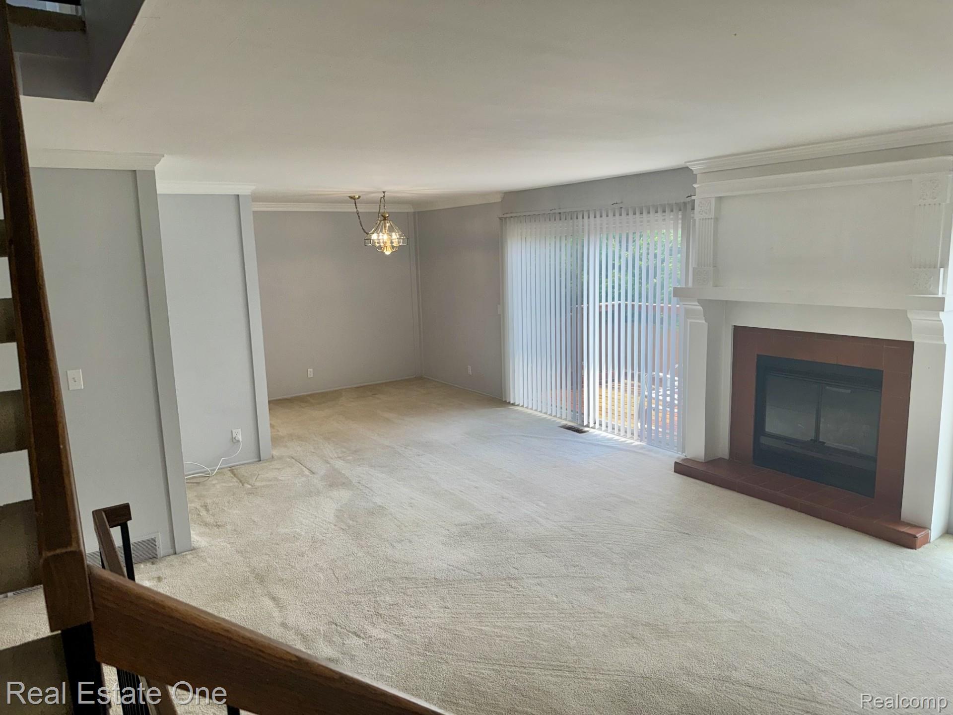 2963 Meadowbrook Drive Rochester, MI 48309 - Photo 11 of 48 Living rm to dining.jpeg