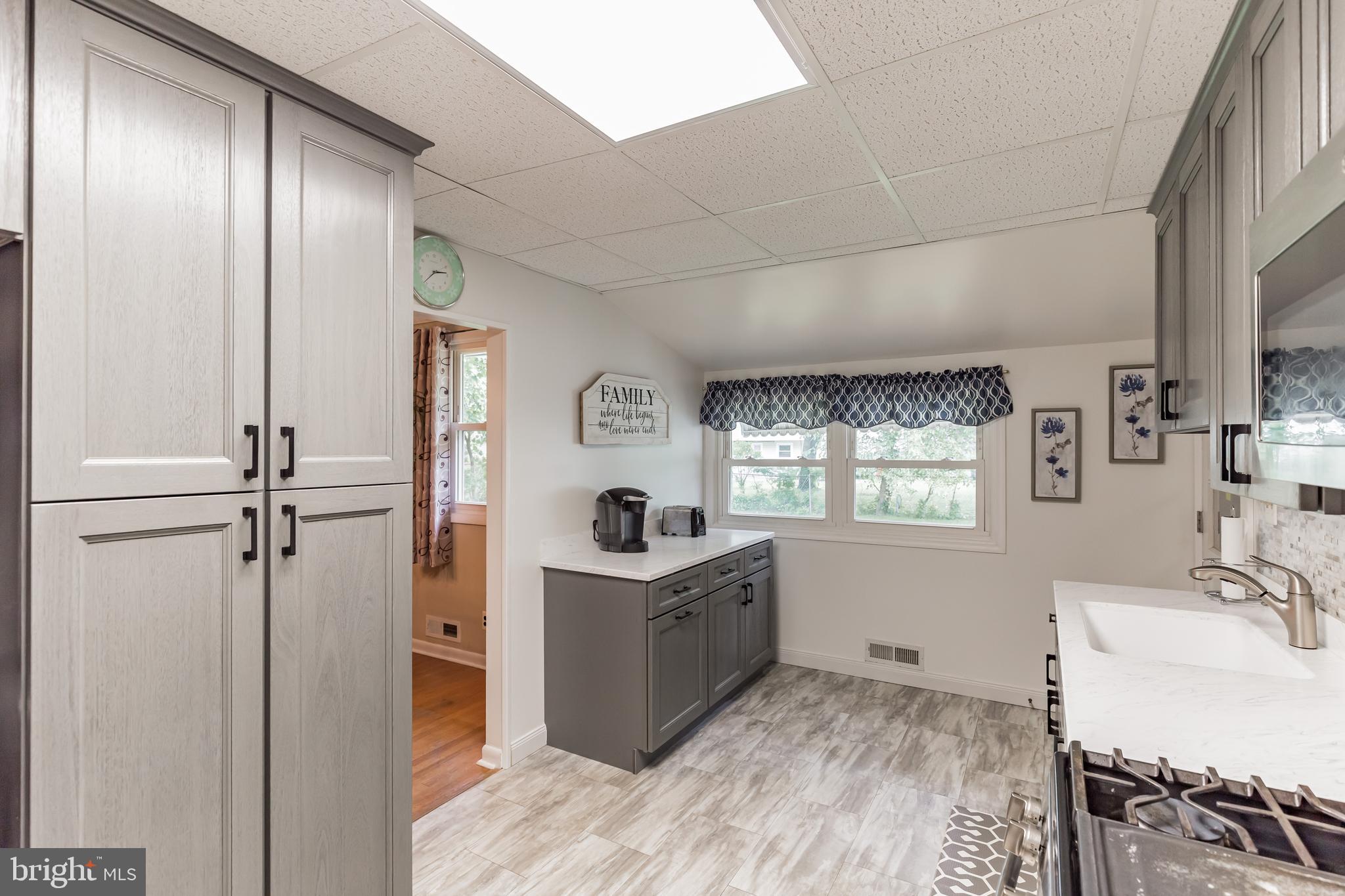 11 Hillcrest Road Stratford, NJ 08084 - Photo 3 of 41