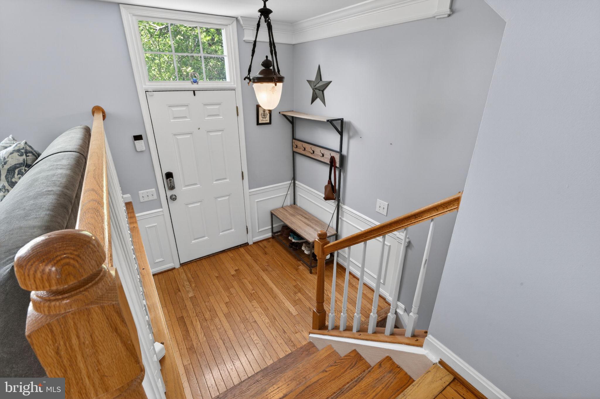 6006 Lincolnia Road Alexandria, VA 22312 - Photo 6 of 42 Welcoming entryway with charm.