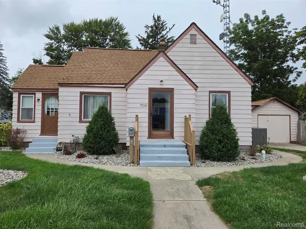 $124,900 | 703 North State Street, Caro, MI 48723