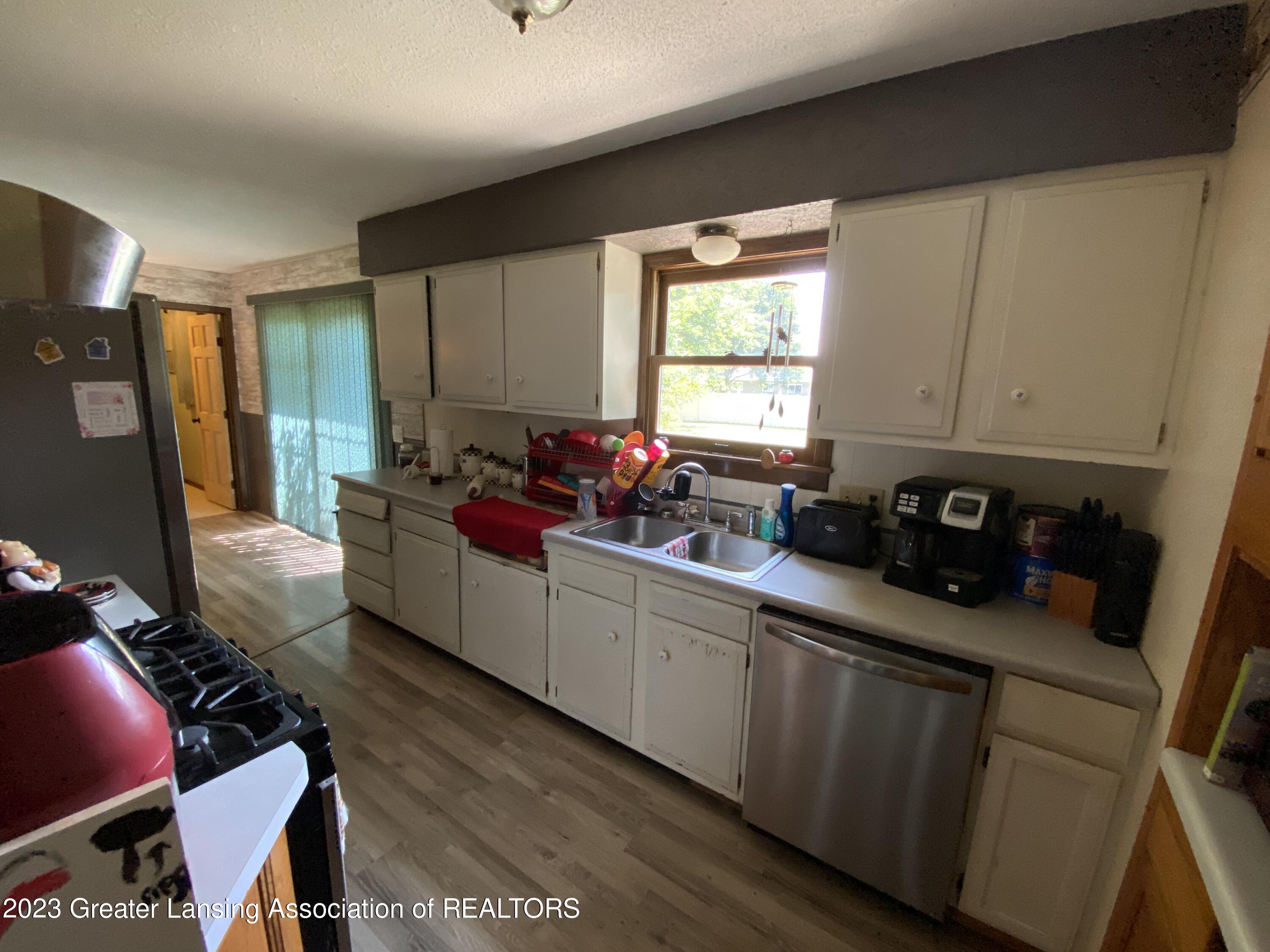 2555 Shattuck Road Saginaw, MI 48603 - Photo 6 of 13 IMG_8980
