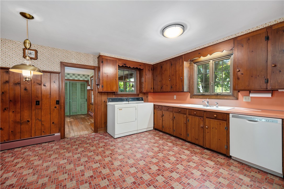 177 Woonsocket Hill Road North Smithfield, RI 02896 - Photo 15 of 47