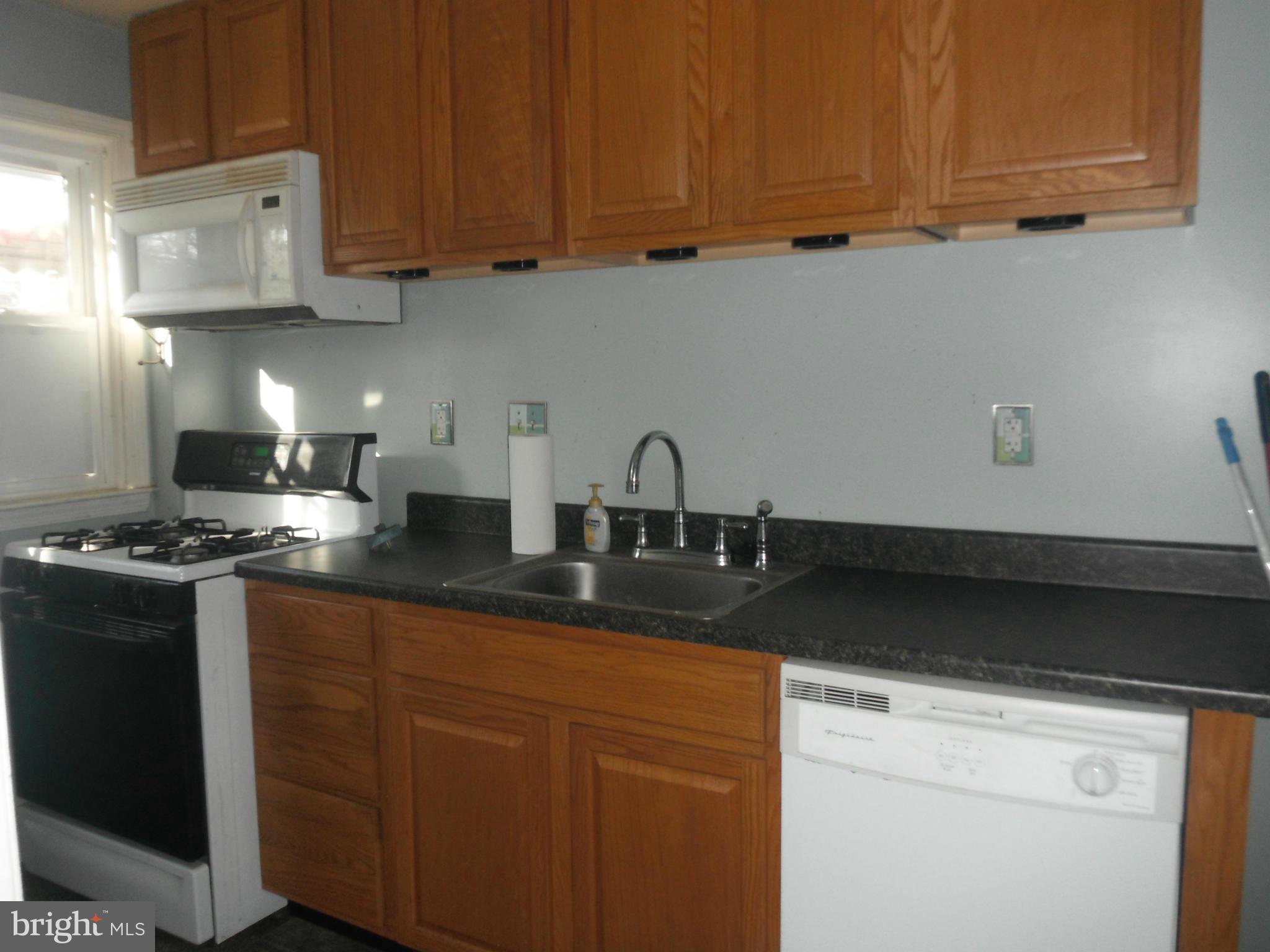4311 Cedar Garden Road Baltimore, MD 21229 - Photo 2 of 9 Kitchen