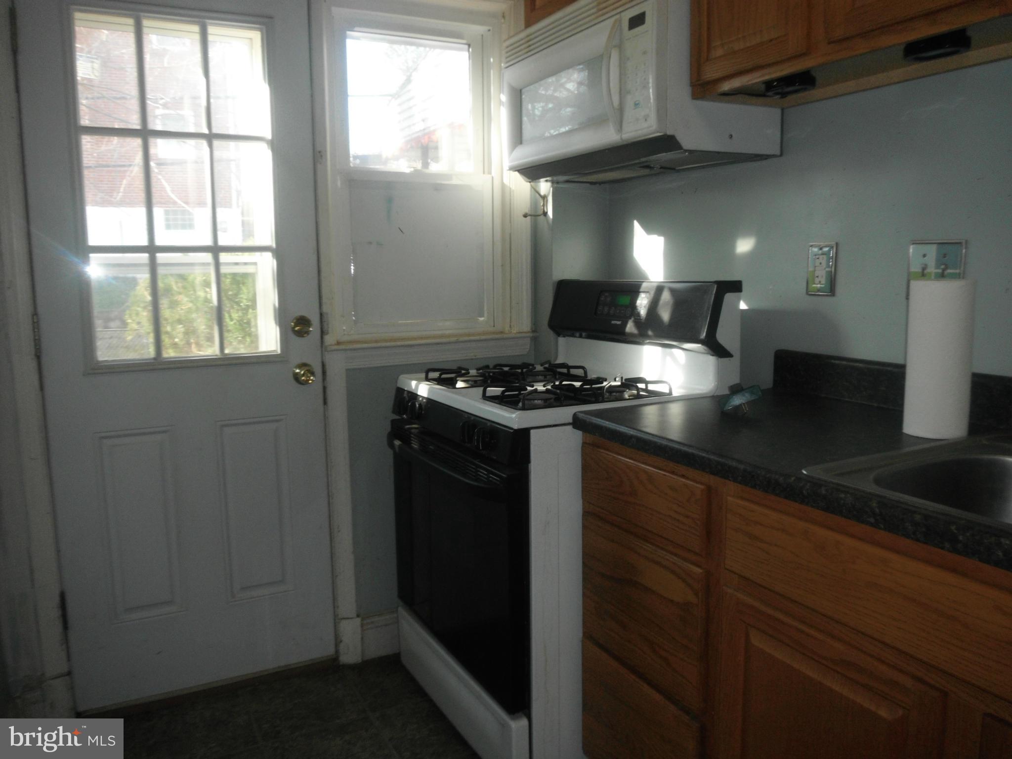 4311 Cedar Garden Road Baltimore, MD 21229 - Photo 3 of 9 Kitchen