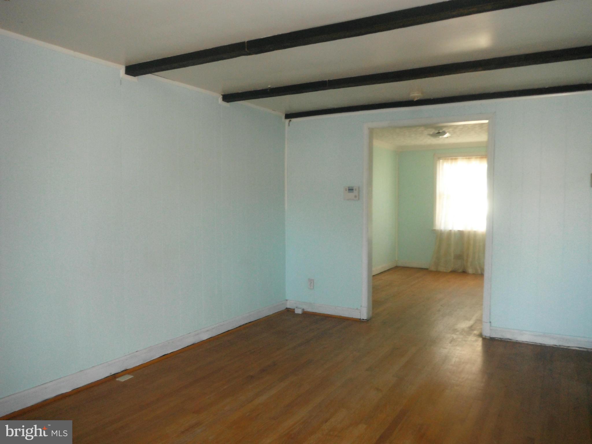 4311 Cedar Garden Road Baltimore, MD 21229 - Photo 4 of 9 Living Room