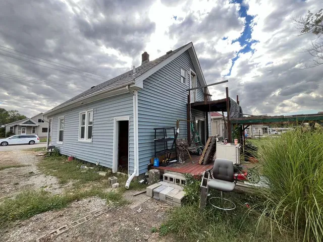 a view of a backyard with sitting area