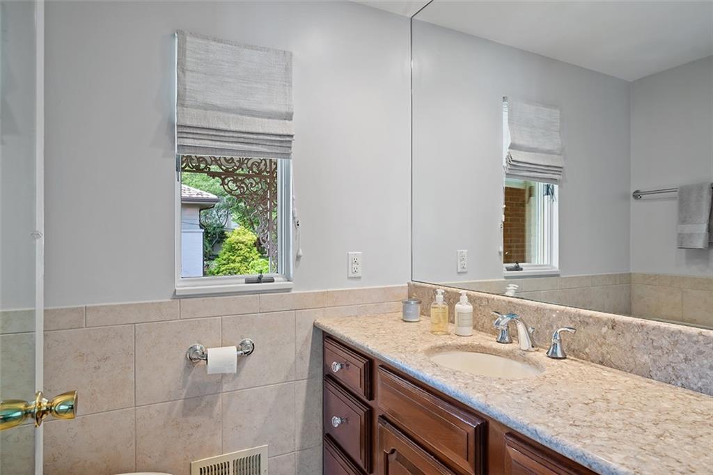 919 Valleyview Road Pittsburgh, PA 15243 - Photo 15 of 35 Gallery Image 15