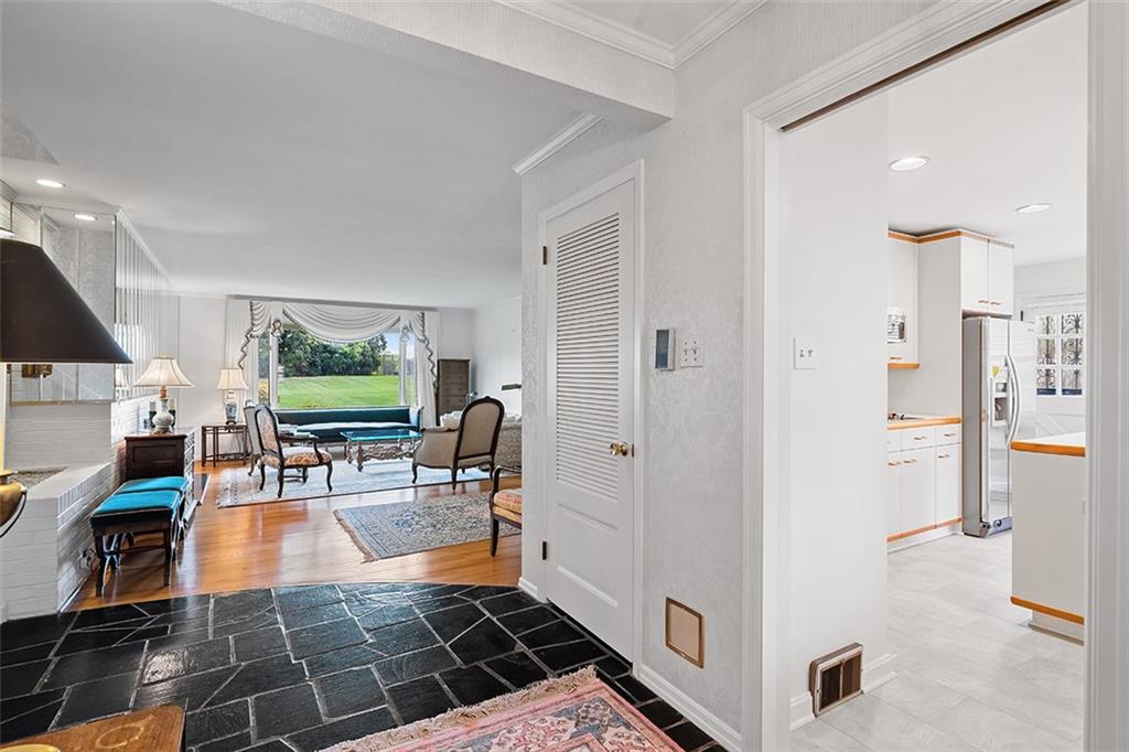 919 Valleyview Road Pittsburgh, PA 15243 - Photo 4 of 35 Gallery Image 4