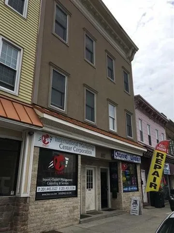 $1,950 | 802 Broadway, Unit 3R, Bayonne, NJ 07002