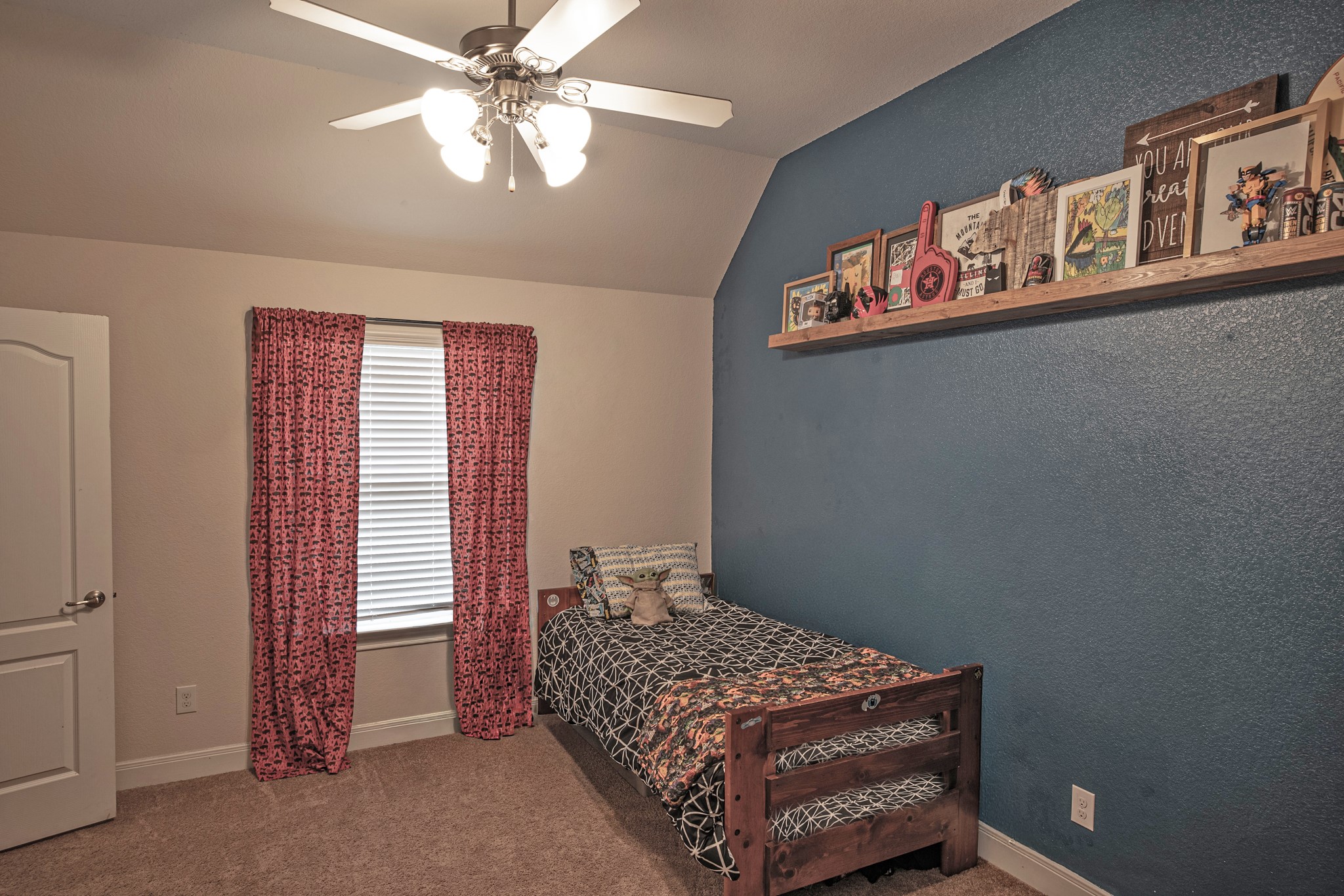 1283 Laurel Lane Angleton, TX 77515 - Photo 27 of 40 2nd Bedroom