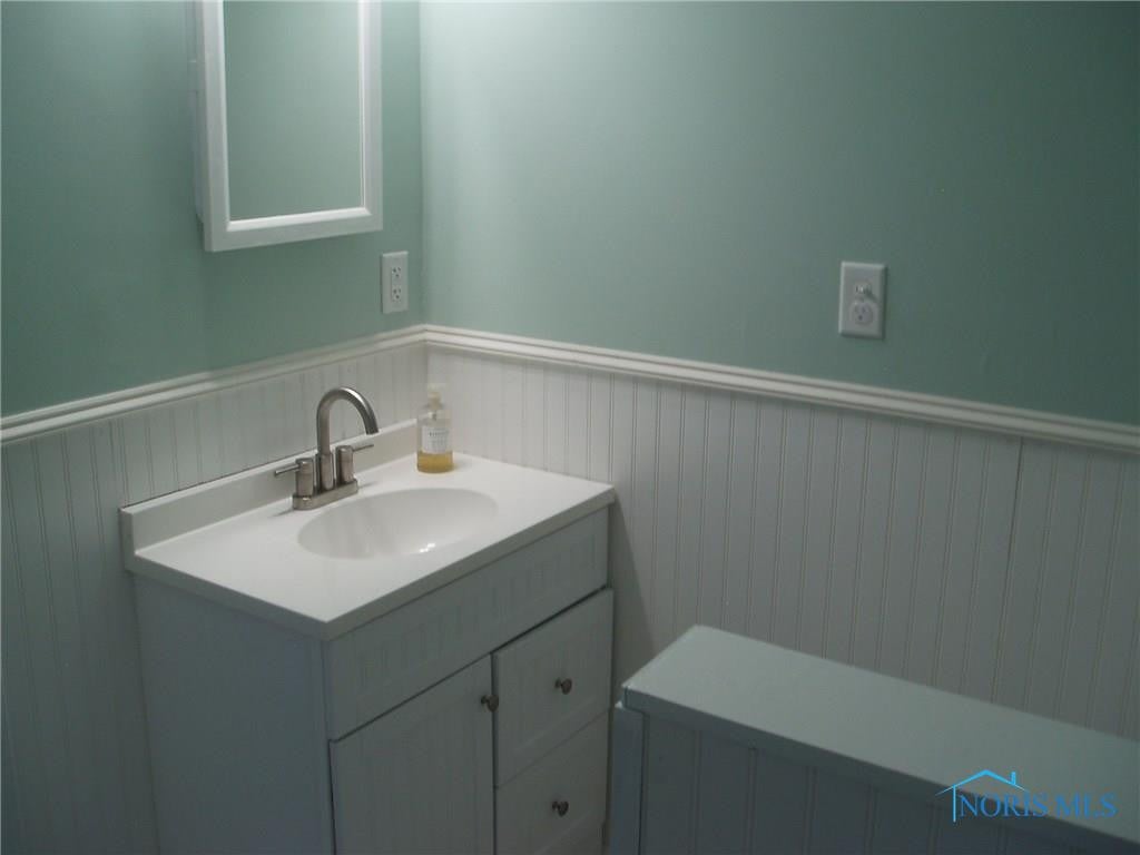 1402 Towers Road Oregon, OH 43616 - Photo 9 of 19 Gallery Image 9