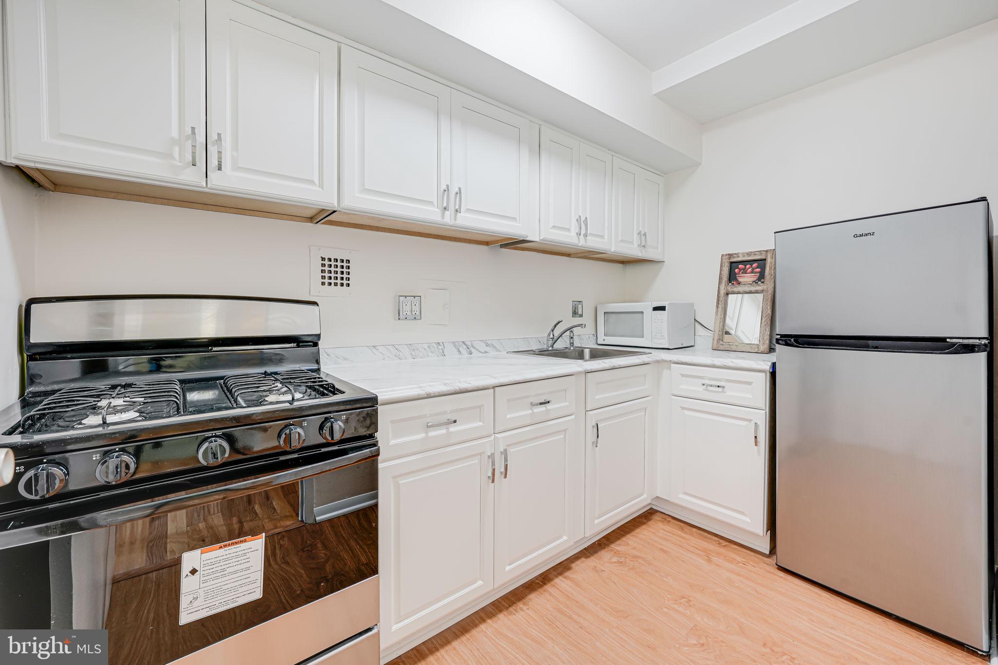 4000 Tunlaw Road Northwest, Unit 602 Washington, DC 20007 - Photo 13 of 24 New appliances