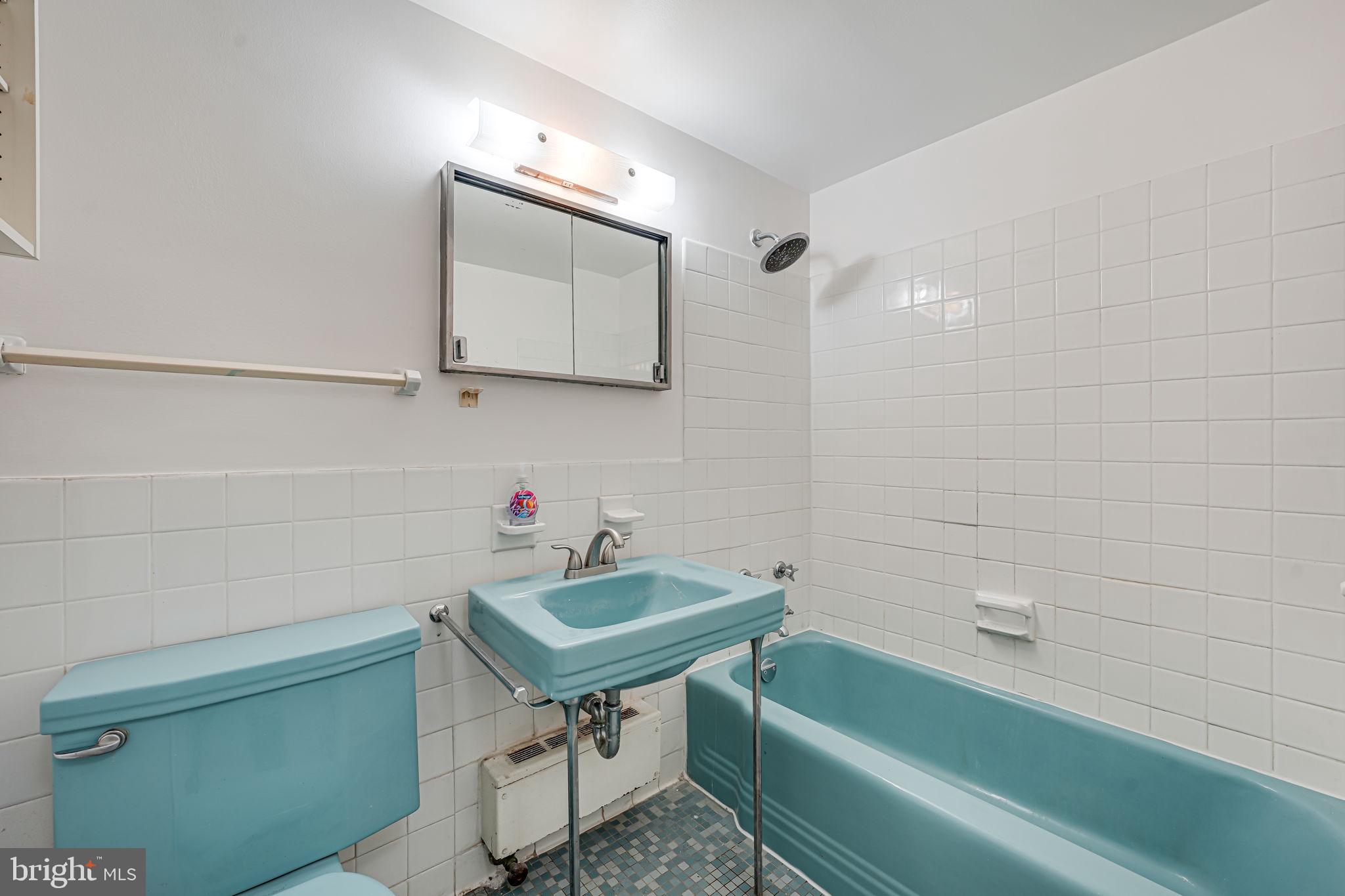 4000 Tunlaw Road Northwest, Unit 602 Washington, DC 20007 - Photo 15 of 24 Full bathroom