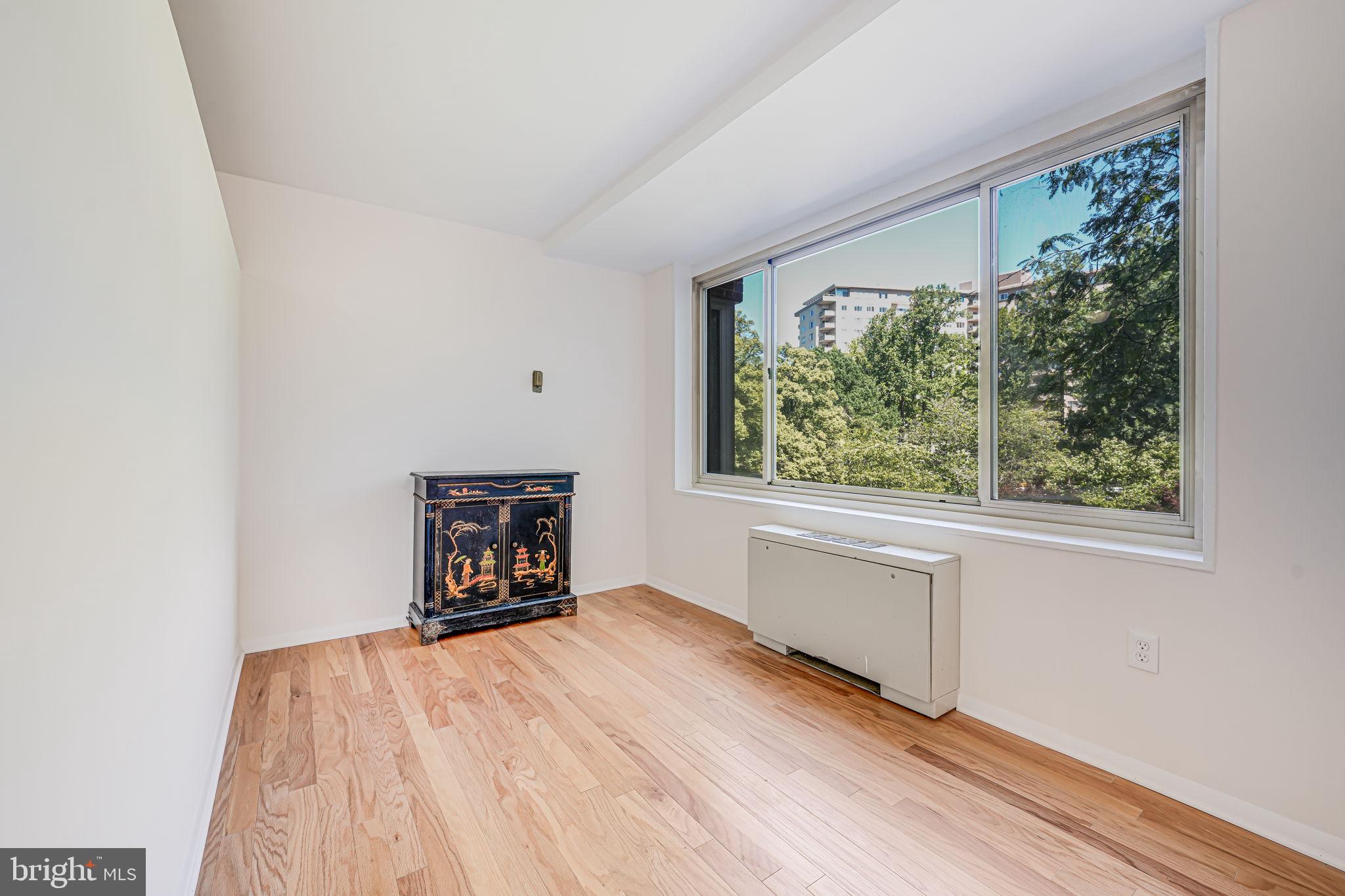 4000 Tunlaw Road Northwest, Unit 602 Washington, DC 20007 - Photo 8 of 24 Great wall space