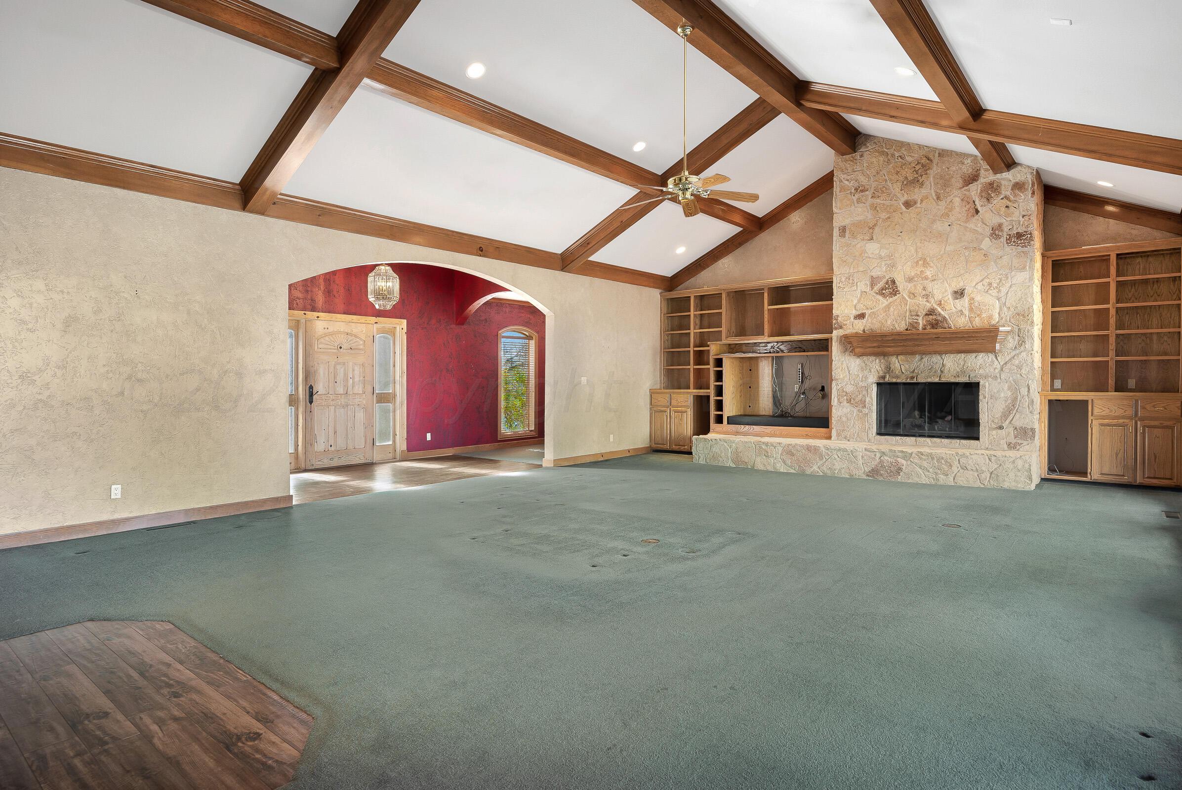 37 Citadel Drive Amarillo, TX 79124 - Photo 10 of 56 009_Living Room, Cathedral Ceiling