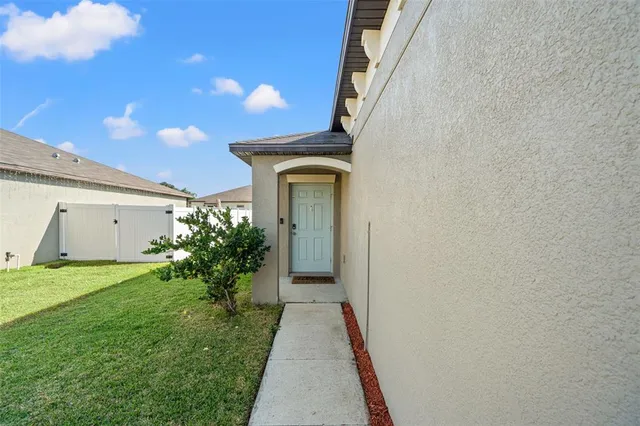 a house view with a outdoor space