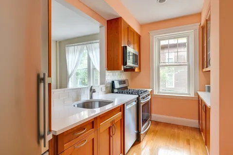 $599,000 | 19-21 Shepard Street, Unit 2, Cambridge, MA 02138