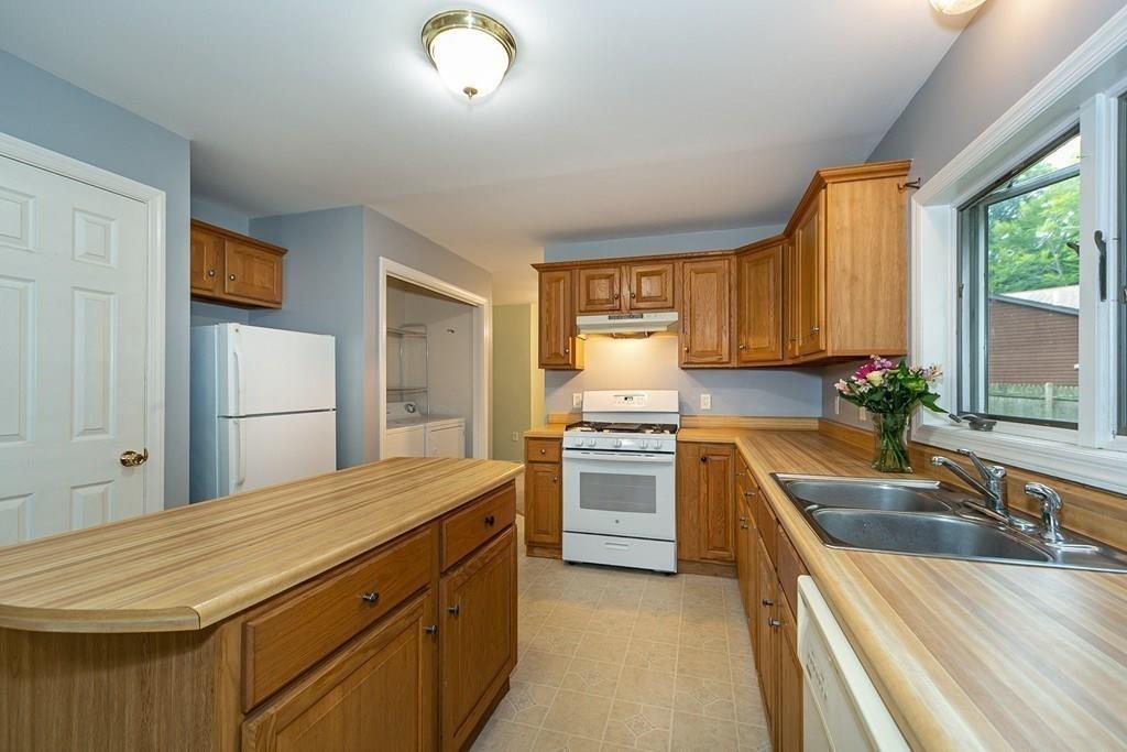 11 Indian Road Wayland, MA 01778 - Photo 4 of 38
