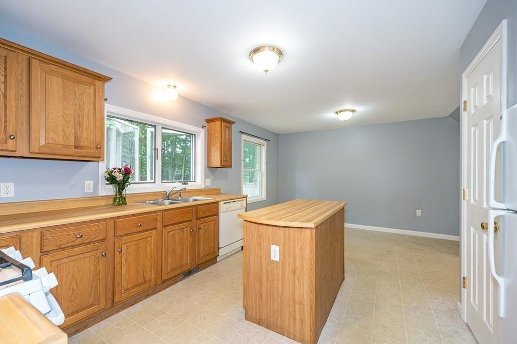 11 Indian Road Wayland, MA 01778 - Photo 6 of 38