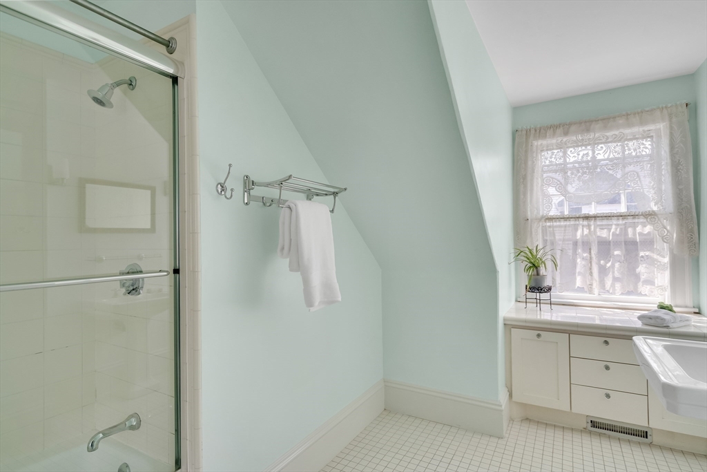 31 Upland Road, Unit 2 Cambridge, MA 02140 - Photo 26 of 32 Gallery Image 26