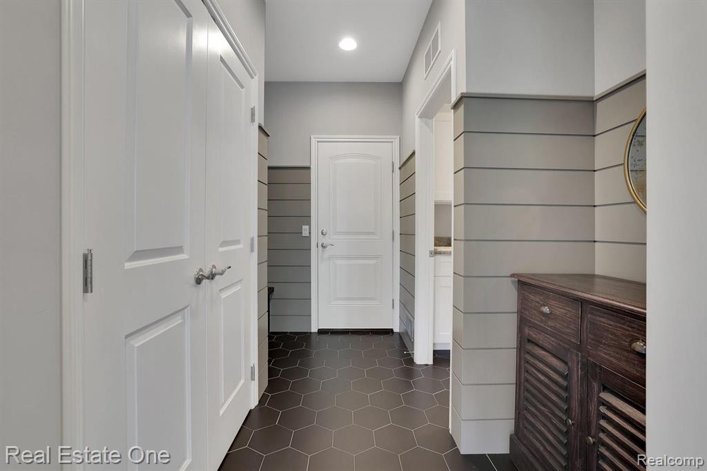 618 Robinson Drive Rochester Hills, MI 48307 - Photo 24 of 47