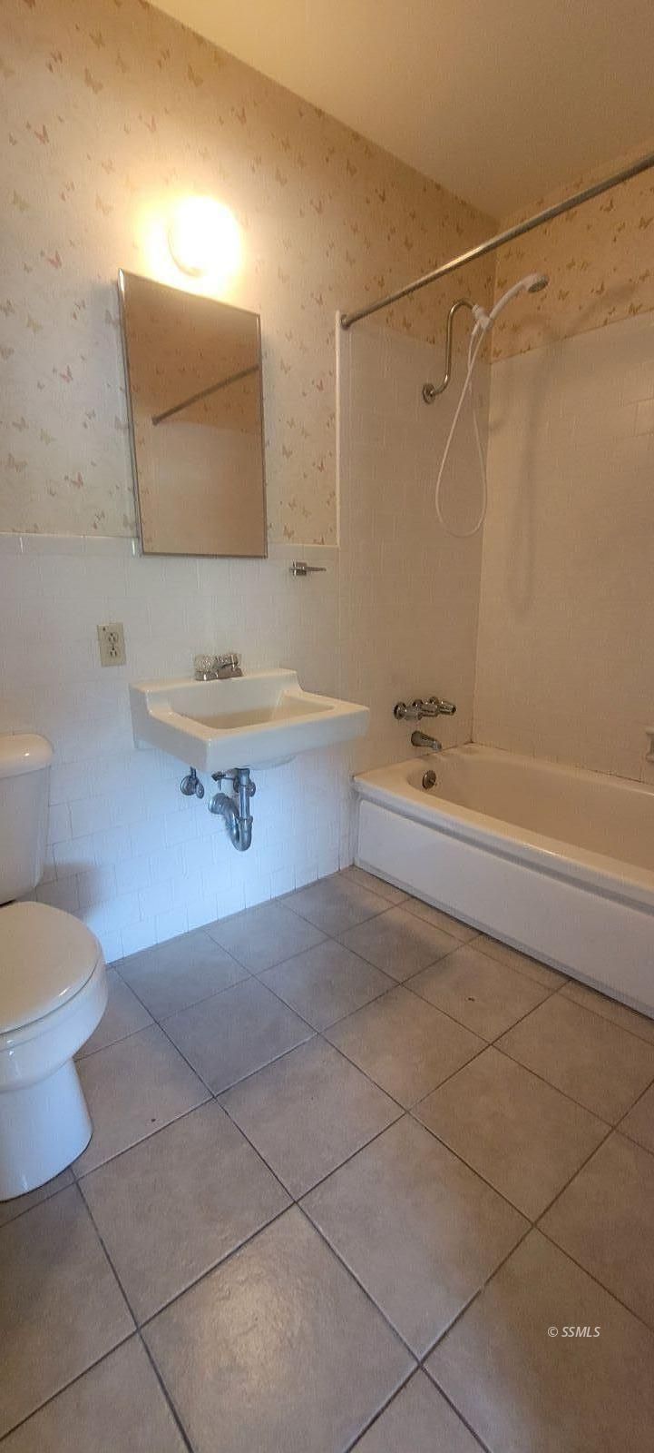 405 Karin Street Ridgecrest, CA 93555 - Photo 13 of 21 a bathroom with a bathtub and a sink