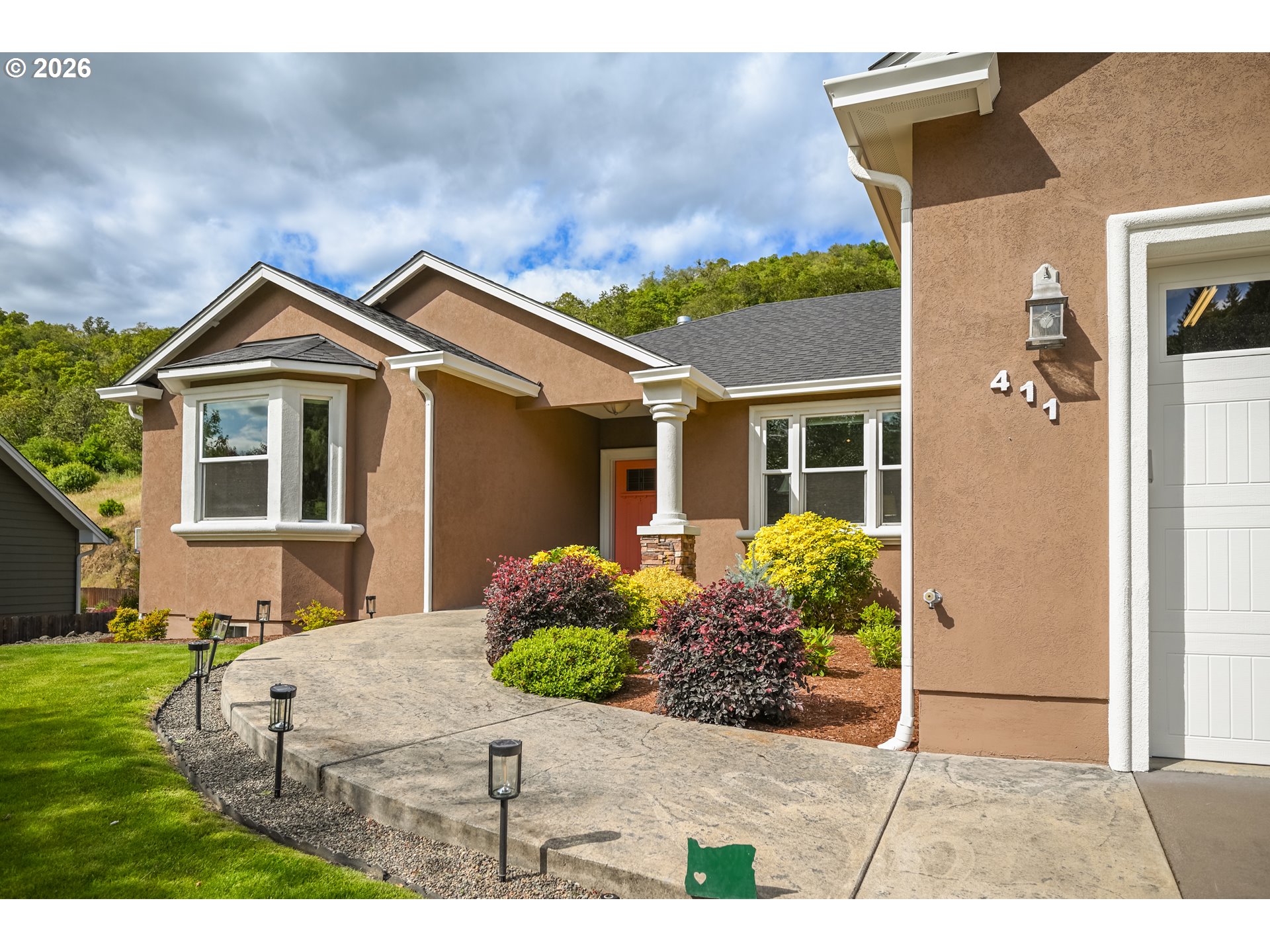 411 Oak Valley Loop Winchester, OR 97495 - Photo 3 of 45